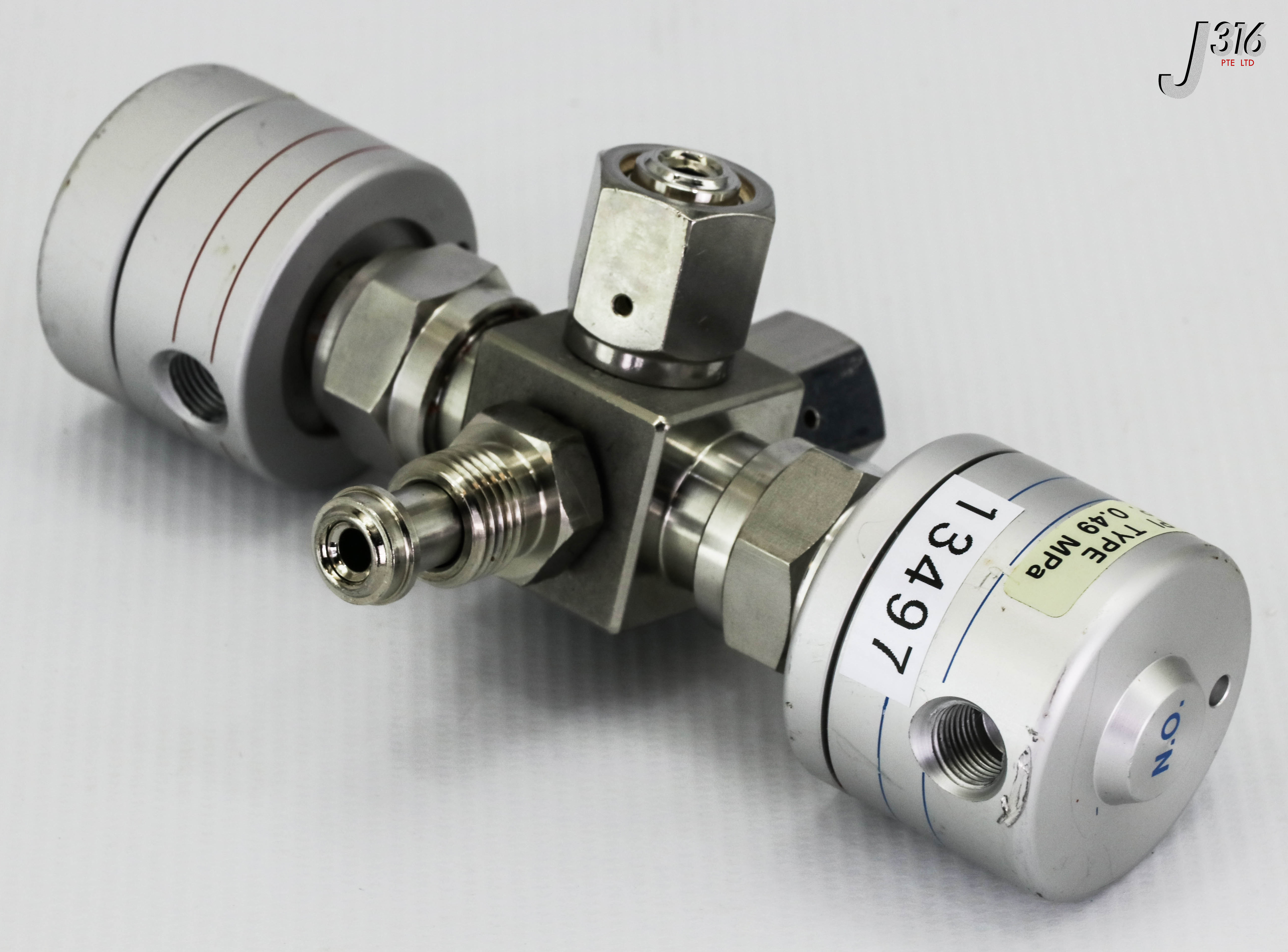 13497 FUJIKIN 3 WAY DIAPHRAGM VALVE, DOUBLE ACTUATOR, N.C & N.O
